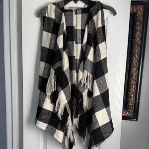 FAVLUX Black and Cream Patterned Shawl